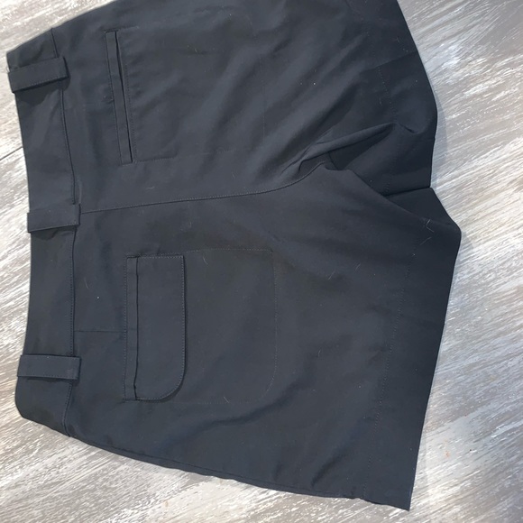 SIZE 2 NIKE BLACK GOLF SHORTS - Picture 3 of 3